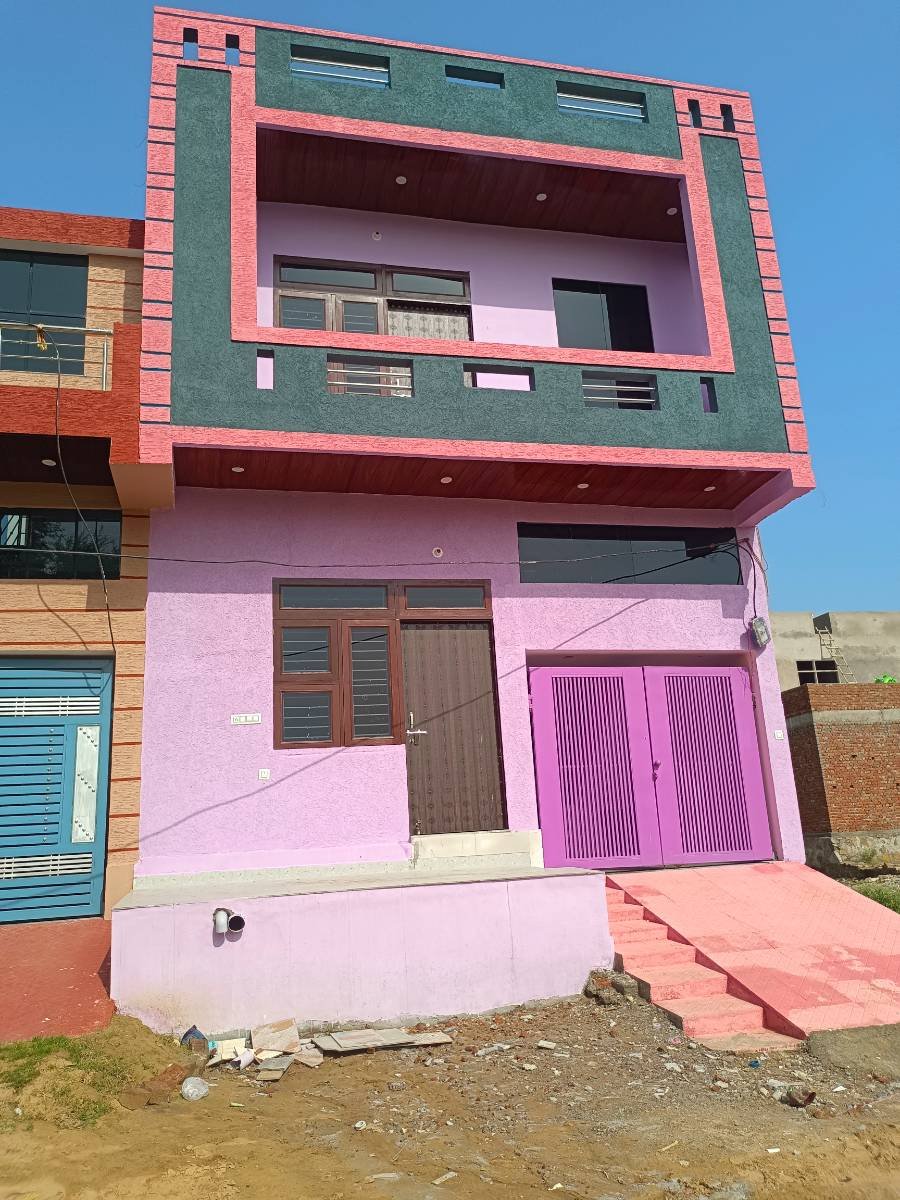 Semi duplex house 